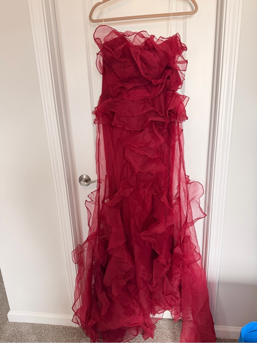 Elegant Strapless Red Ruffled Tulle Evening Gown